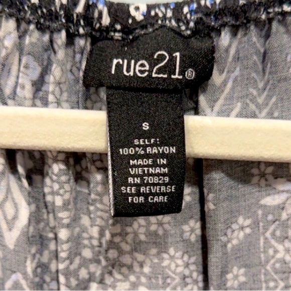 All Over Floral Print Blue and Black Long Sleeve Romper - SMALL - Picture 3 of 3